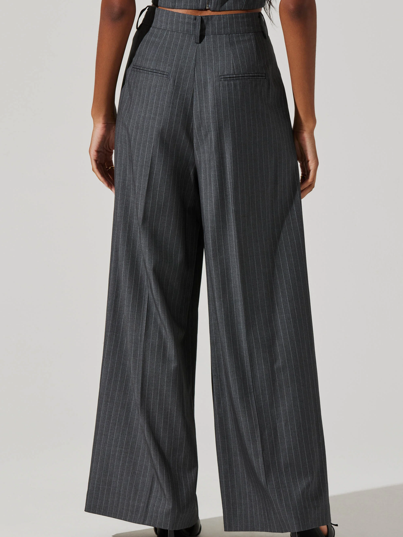 ASTR - Milani Pants - Pinstripe fossil Grey